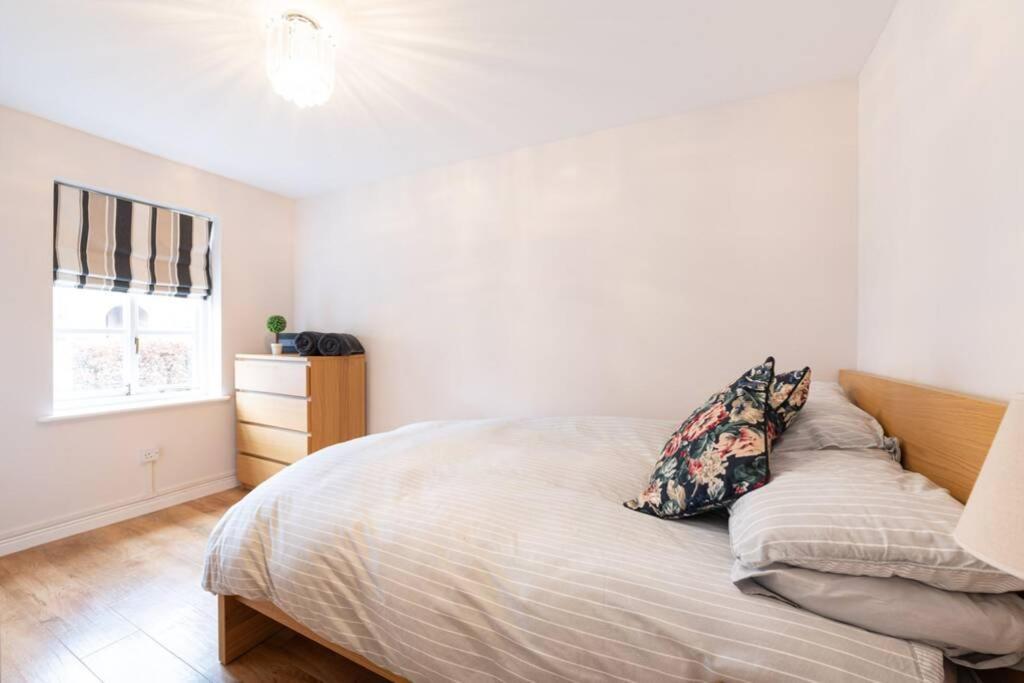 Burlington Place, Shrewsbury. 2 Bedroom, Private Parking, 5 Minutes From Town מראה חיצוני תמונה