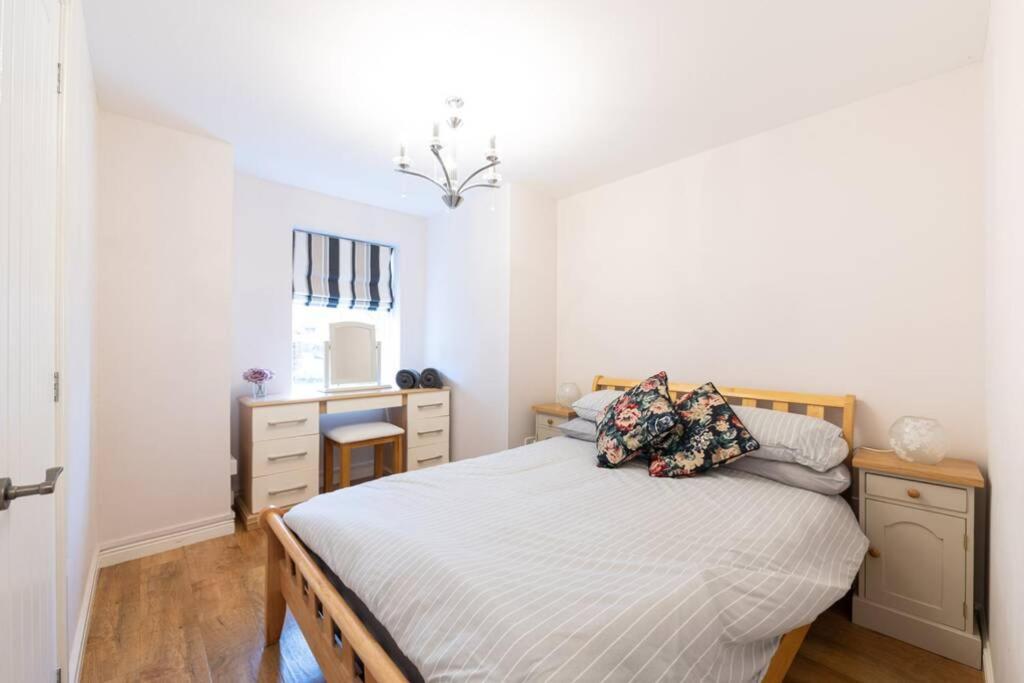 Burlington Place, Shrewsbury. 2 Bedroom, Private Parking, 5 Minutes From Town מראה חיצוני תמונה