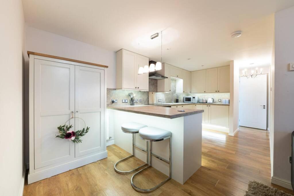 Burlington Place, Shrewsbury. 2 Bedroom, Private Parking, 5 Minutes From Town מראה חיצוני תמונה